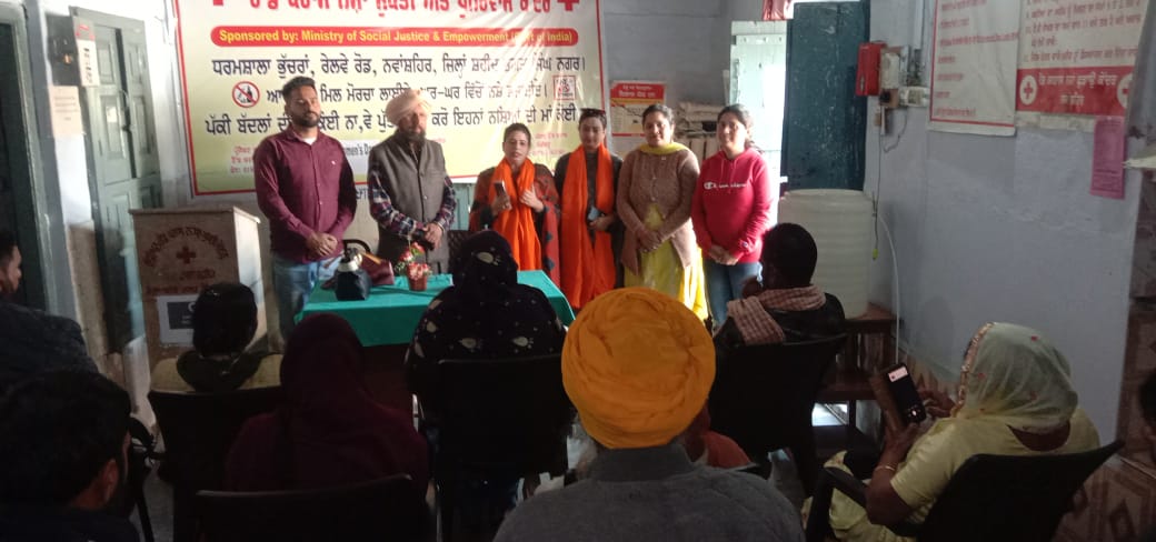 रेडक्रॉस नशा मुक्ति केंद्र में महिला दिवस मनाया गया।